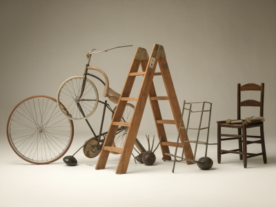 A stepwise method to turn found objects into coherent sculptural narratives