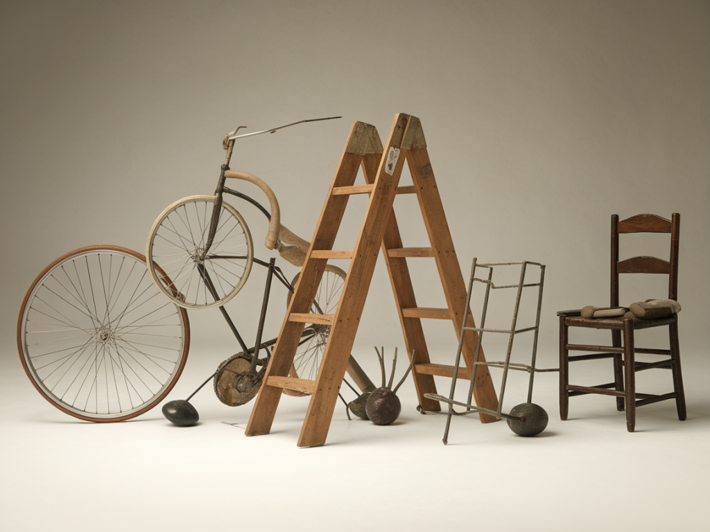 A stepwise method to turn found objects into coherent sculptural narratives