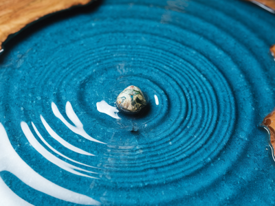How to make convincing miniature water with poured epoxy and a rippling varnish finish